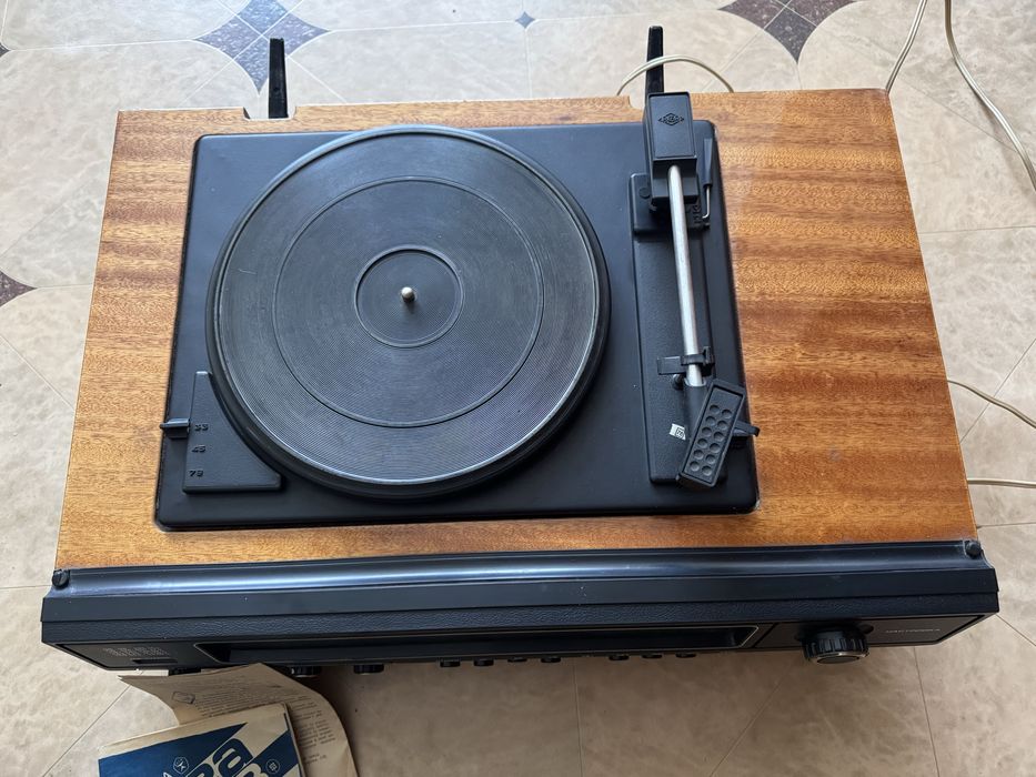 Продам радиолу советскую