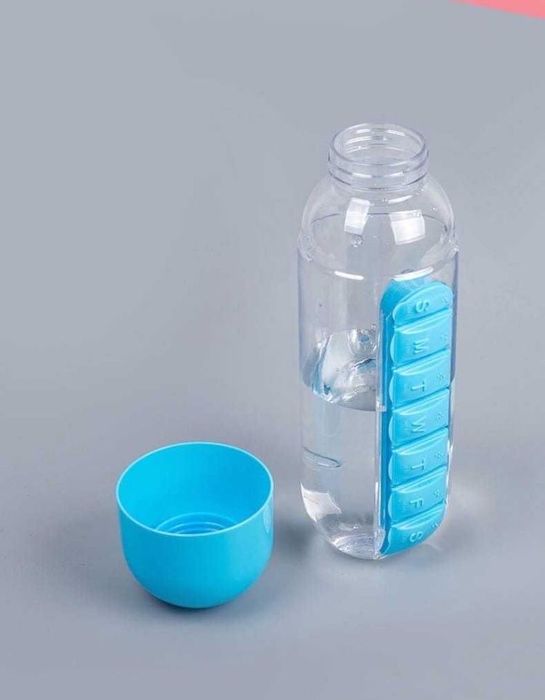 Бутылка для воды с таблетницей .