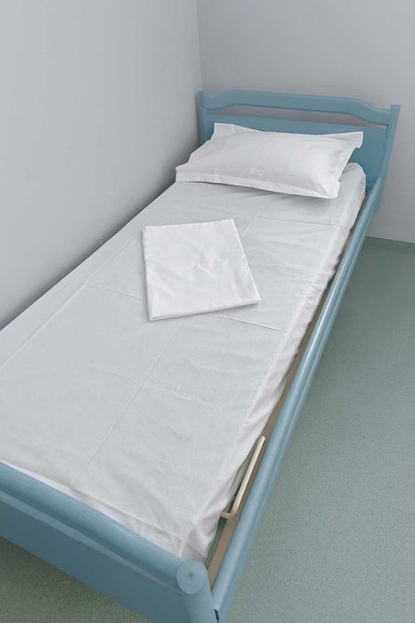 30 lei/buc. Lenjerie de pat single, alb simplu