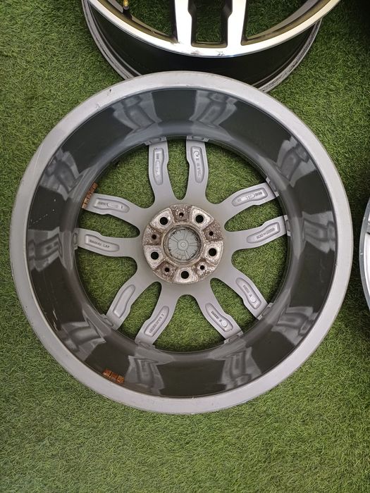 Диски R19 5x120 на BMW разноширокие.