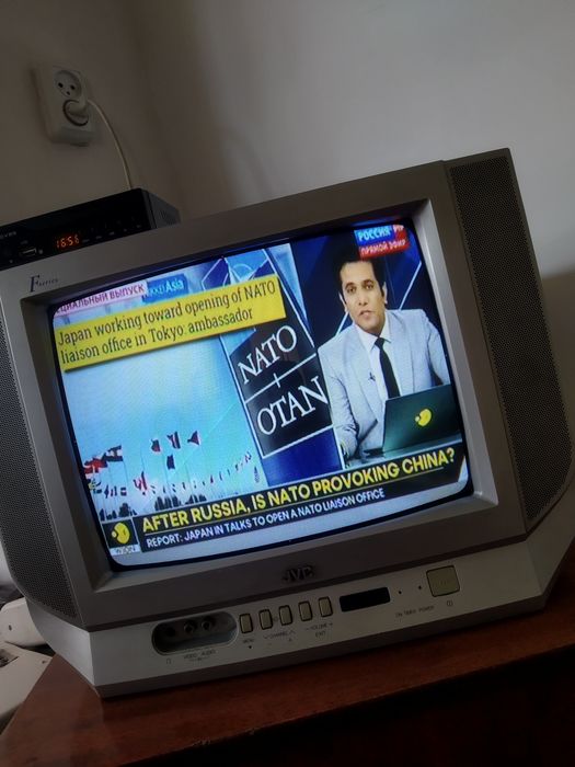 JVC япония  рангли тэлвизор очилмаган туйннери билан