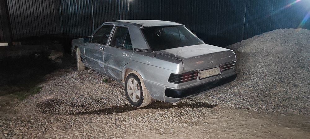 Запчасти на Мерседес 190