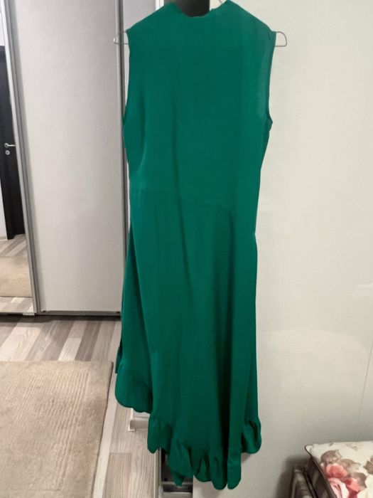 Rochie cu volane Reserved