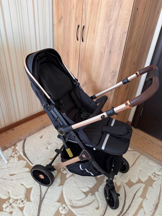 Детская прогулочная коляска