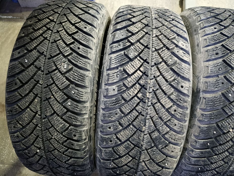 Продам комплект шин.
