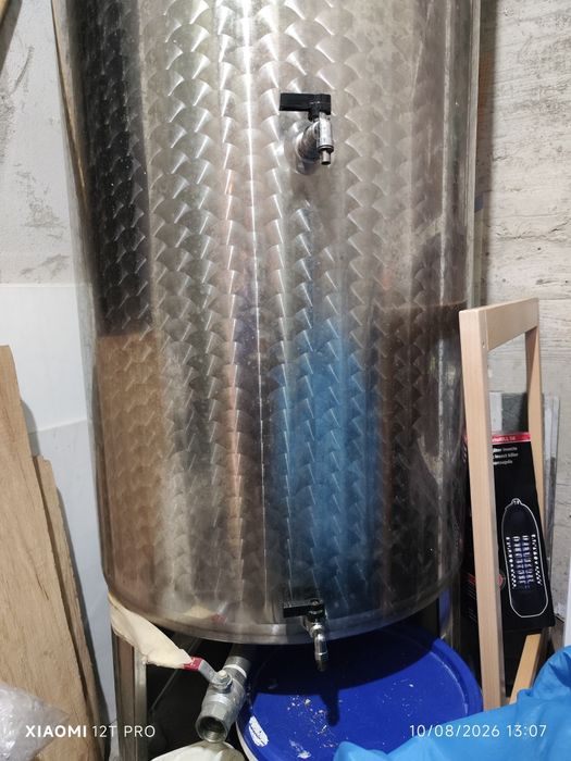 Vand Cisterna inox alimentar (18/10) 380 L pt fermentare/pastrare vin fund inclinat 3 robineti