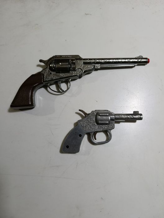 Продам игрушечные пистолеты