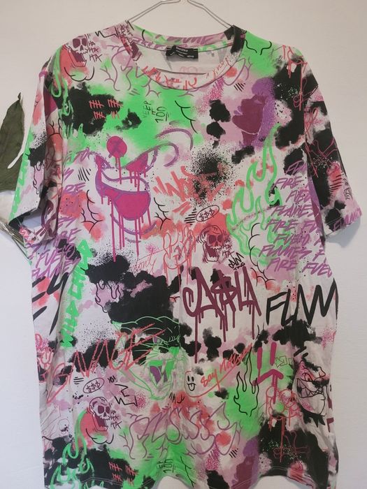 Tricou Bershka colorat.