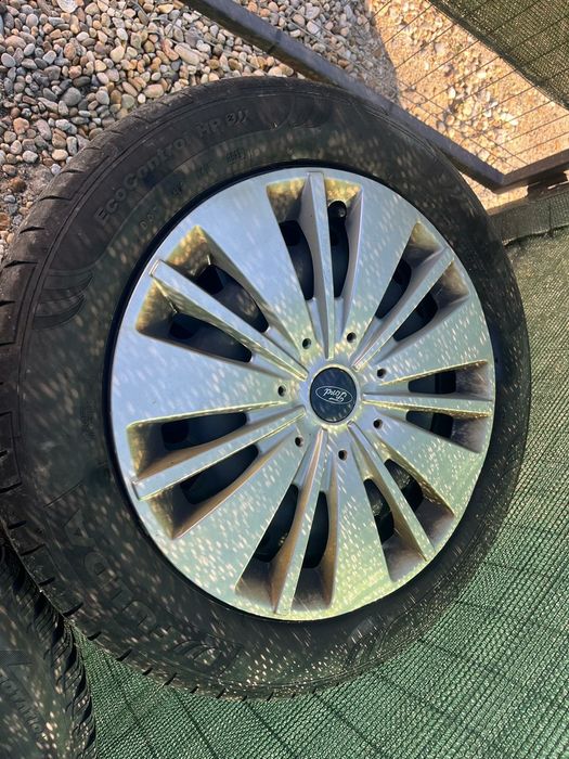 Roti de iarna  Ford R16