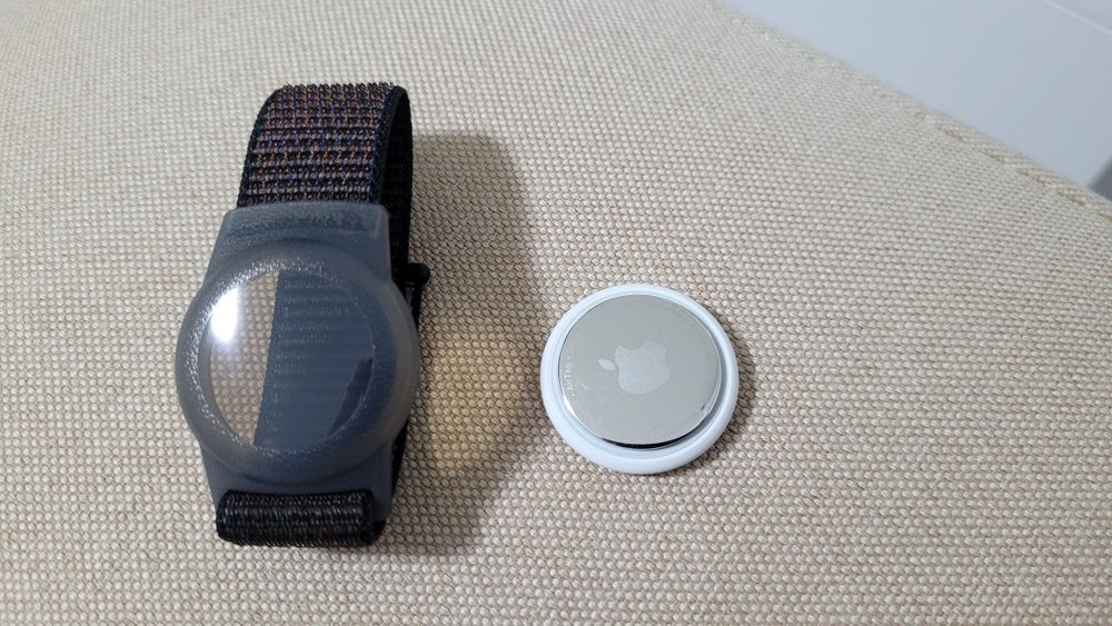 Apple Airtag si bratara copii pentru localizare