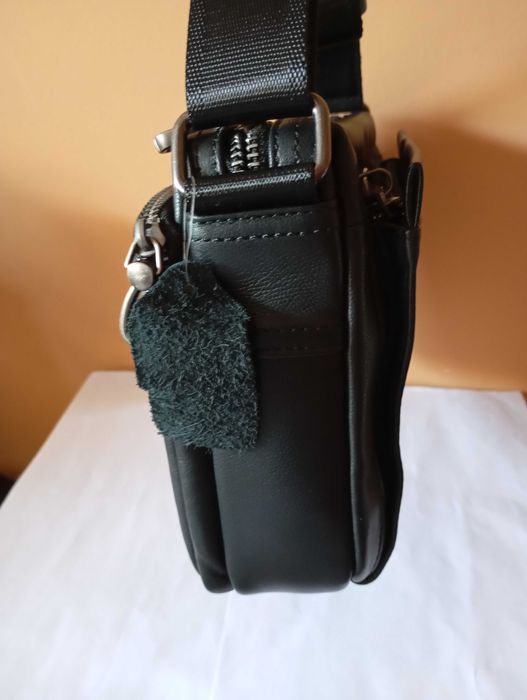 Мъжка чанта. Кросбоди. Естествена кожа. Нов.