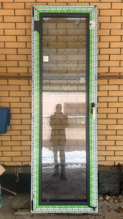 Дверь пластиковая новая