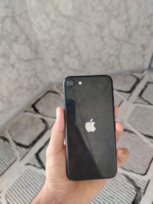 Iphone se 2  64gb srochna sotiladi