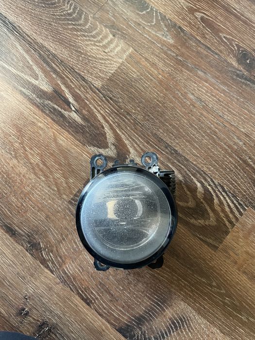 Продаю оригинал  пара противотуманки от Range Rover