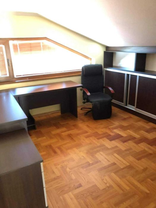 Два етажа от триетажна къща в кв. Вароша - 1500€/м2