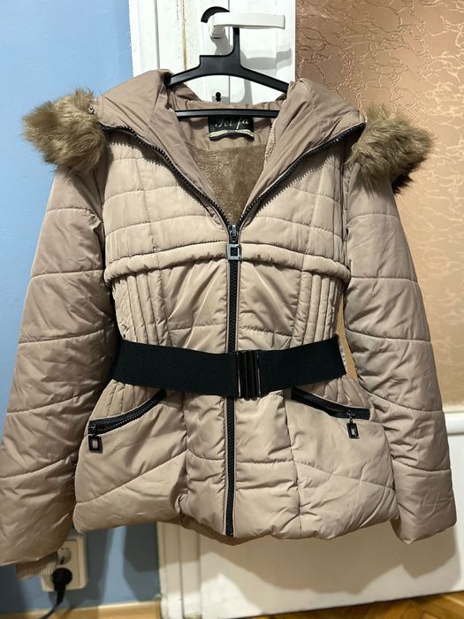 Зимно кафяво яке