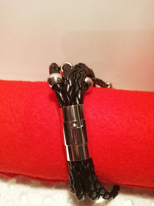 Дамска кожена гривна със сърце