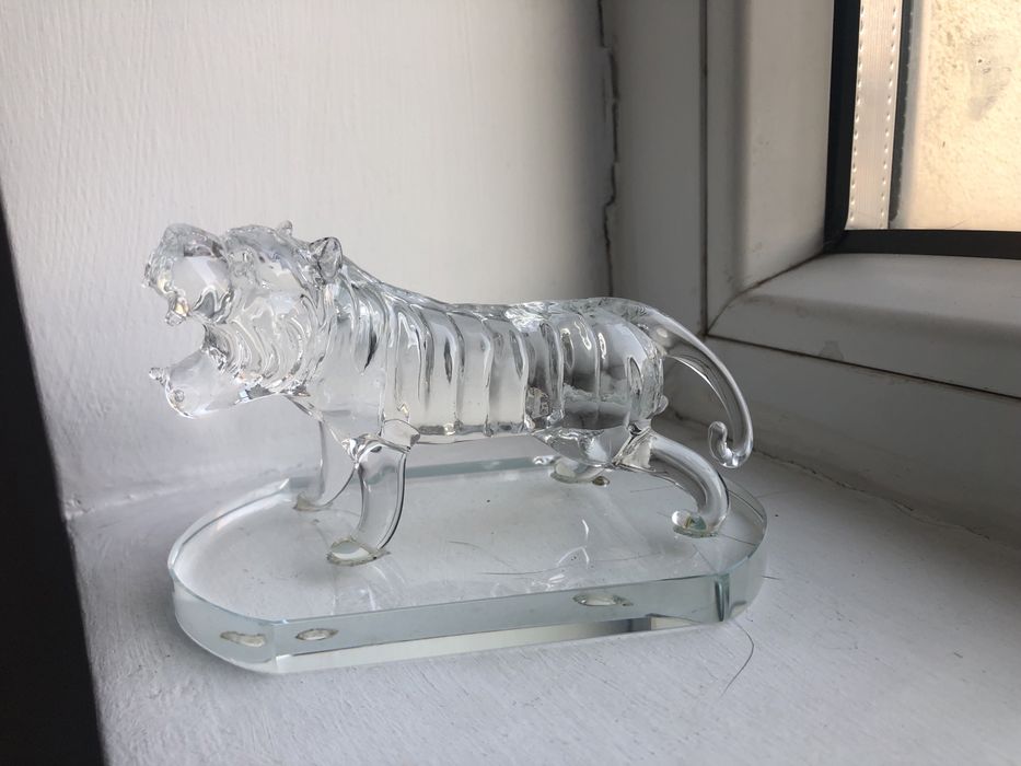 Кристална статуетка тигър