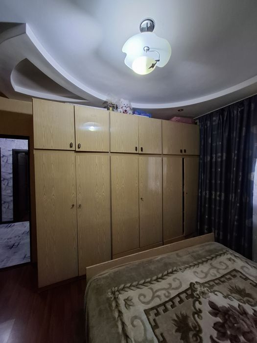 Spalniy mebel, spalniy garnitur sotiladi, krovat, tumba va shkaflari b