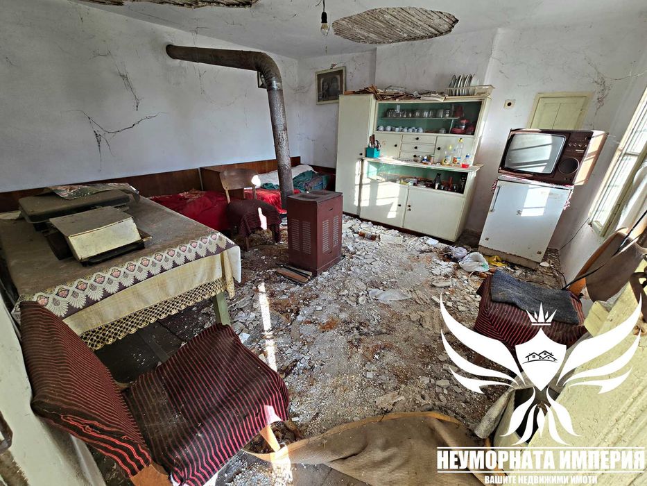 Двуетажна вила/къща 80РЗП в 400кв.м двор в с.Дълбок Извор