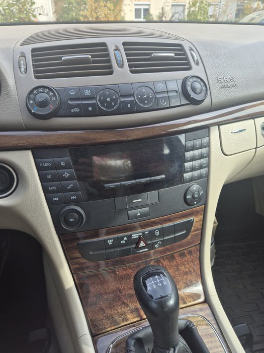 Mercedes E220 w211
