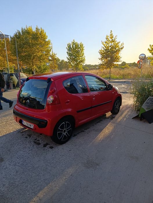 Vând Peugeot 107