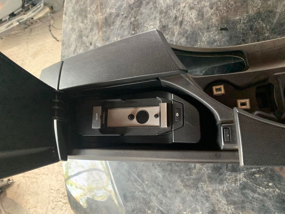 Черен кожен подлакътник е60/61