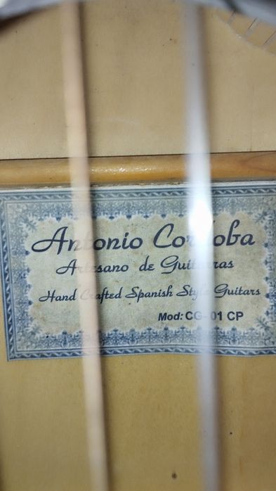 Продам акустическую гитару