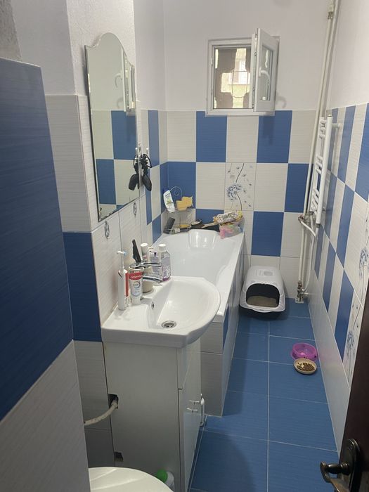 Inchiriez apartament 3 cam
