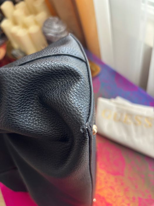 Оригинална дамска чанта Guess