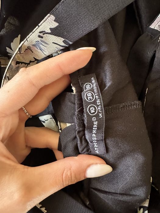 Ефирна рокля с цветен принт