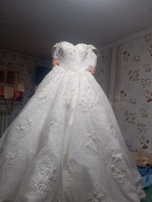 Продам новые платья