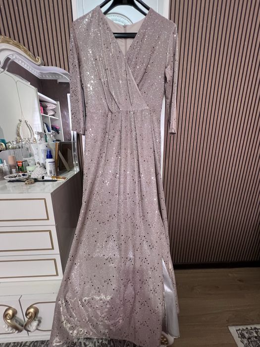 Женское платье в идеальном состоянии