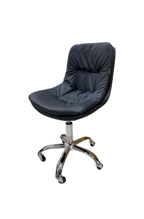 Стул для мастера маникюра и косметолога.