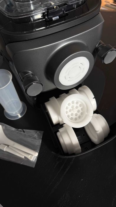 Philips Pasta Maker 7000 Series HR2660 – машина за паста, чисто нова