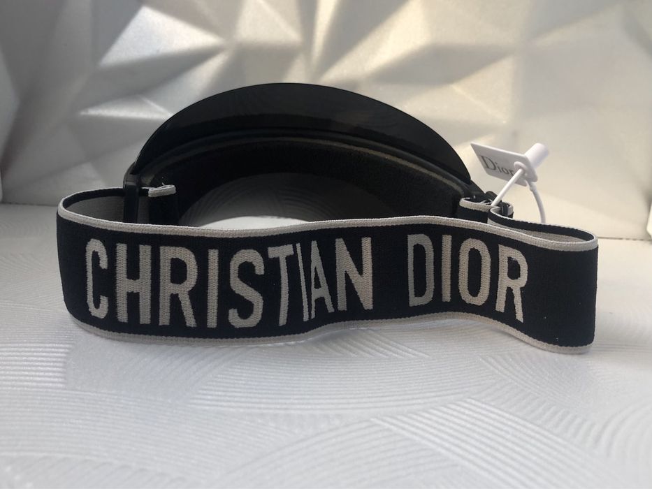 Козирка с УВ 400 защита 2 цвята черна