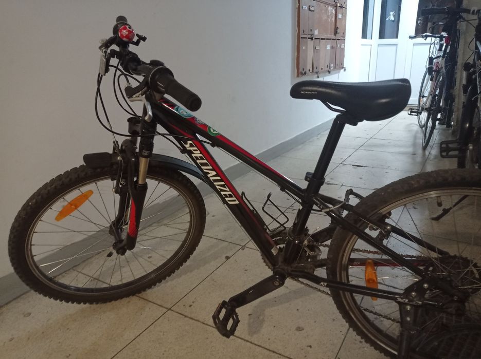 Vând bicicletă specializez cu suspensie pe față ,24 inch