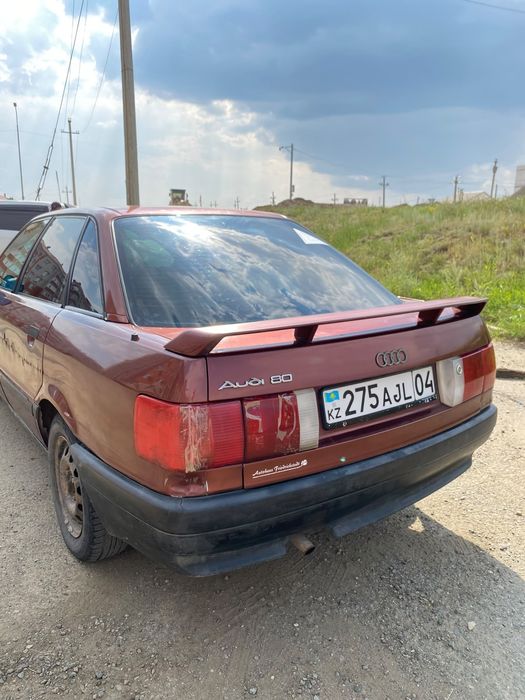 Машина Ауди 80 б3