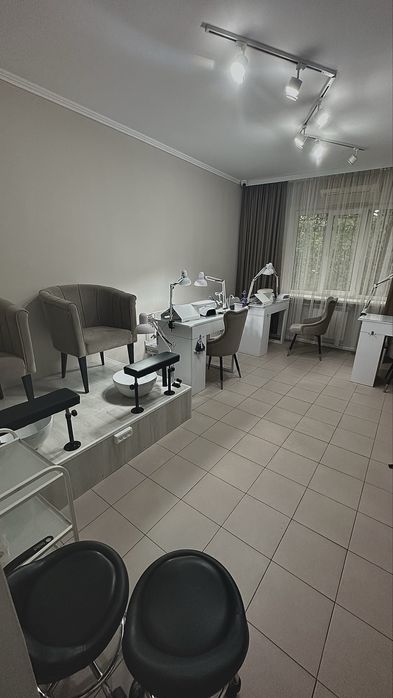 Сдам маникюрный стол