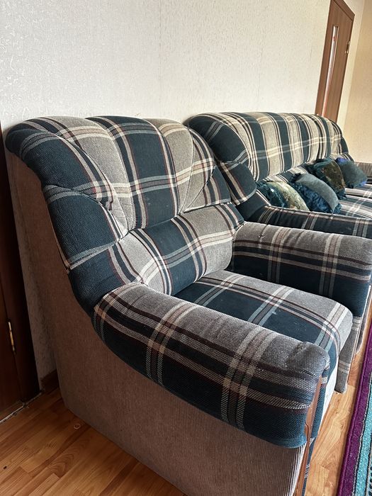 Диван с креслосымен бірге жағдайы жақсы , жаңасына ауыстырып жатырмыз