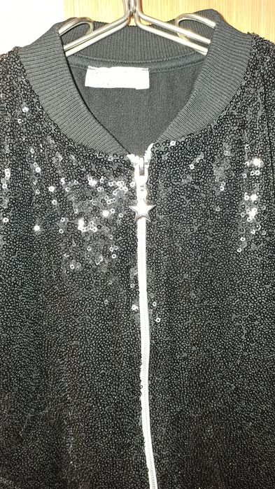 Продам нарядную кофту для девочки