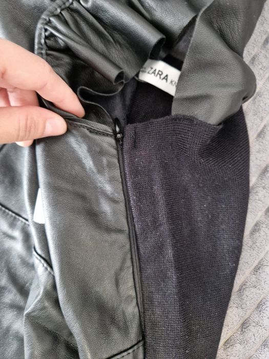 Top  Zara , marimea M,  nou- cu eticheta