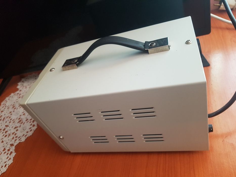 Stabilizator tensiune 600w .