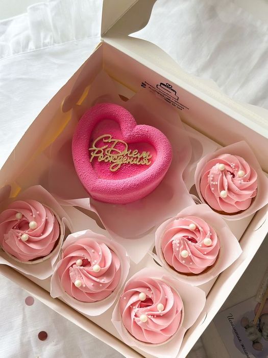 Бенто мусс и 2 капкейки