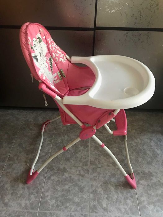 Продавам детско,бебешко столче за хранене -напълно запазено