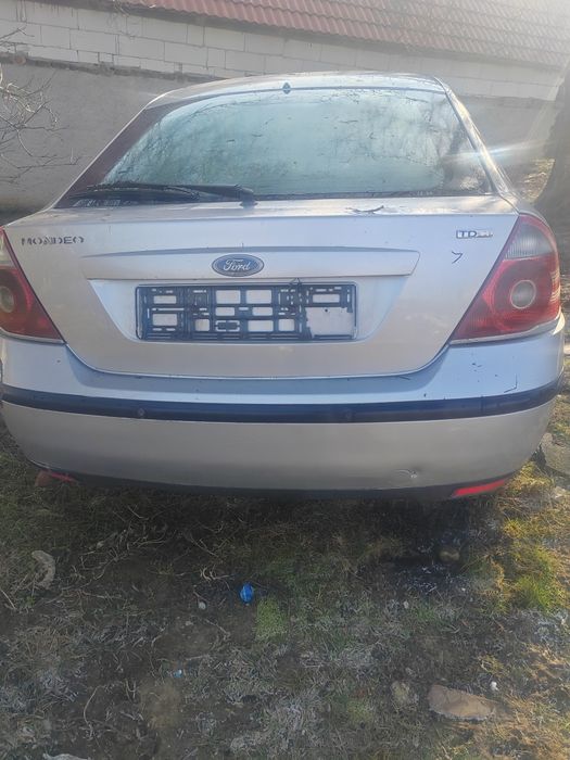 Ford mondeo vând sau dezmembrez
