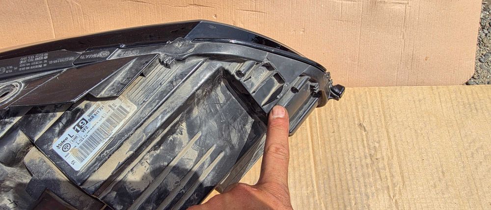 Far stanga Bi-Xenon Vw Passat B7 2011 / 2012 / 2013 2014