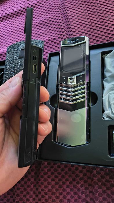 VERTU Slide чисто нови