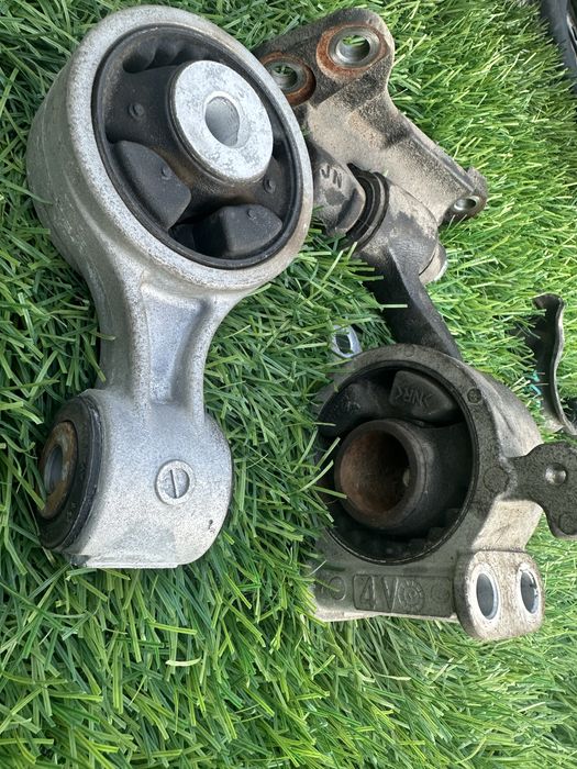 Подушки двигателя Nissan j 32