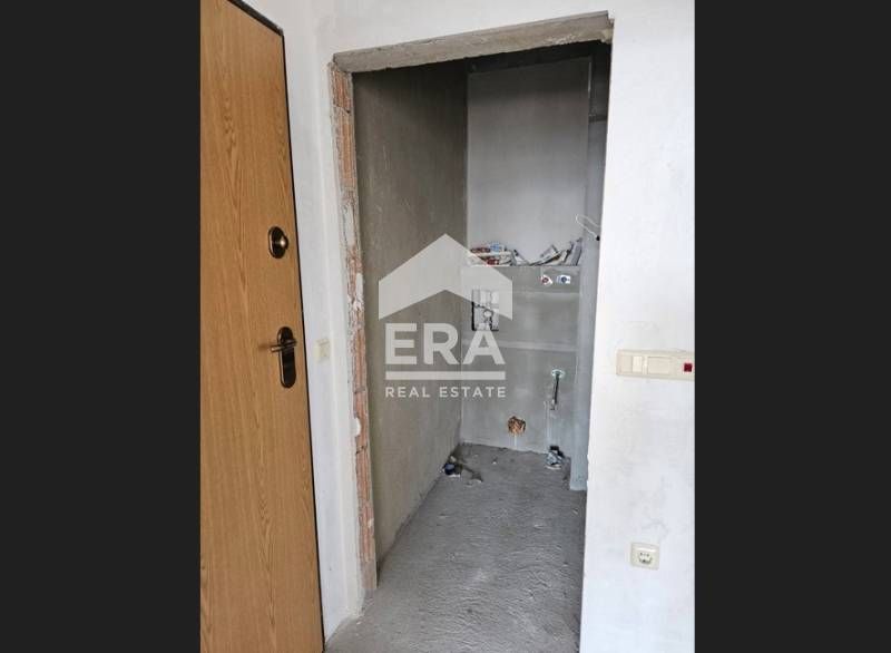 Четиристаен просторен апартамент в жк Левски град Варна